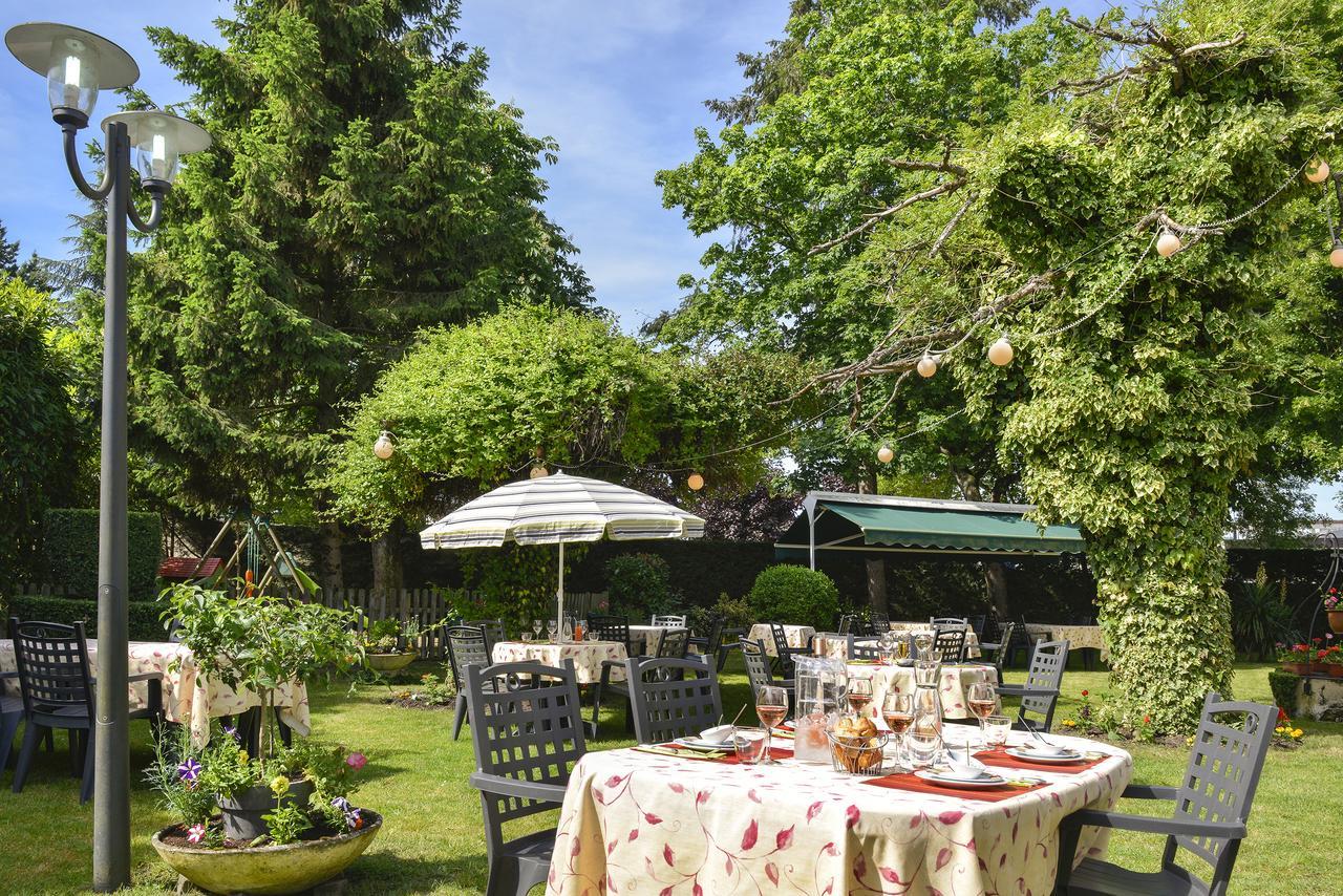 Logis Hotels Restaurant Le Dauphin Сальбри Экстерьер фото
