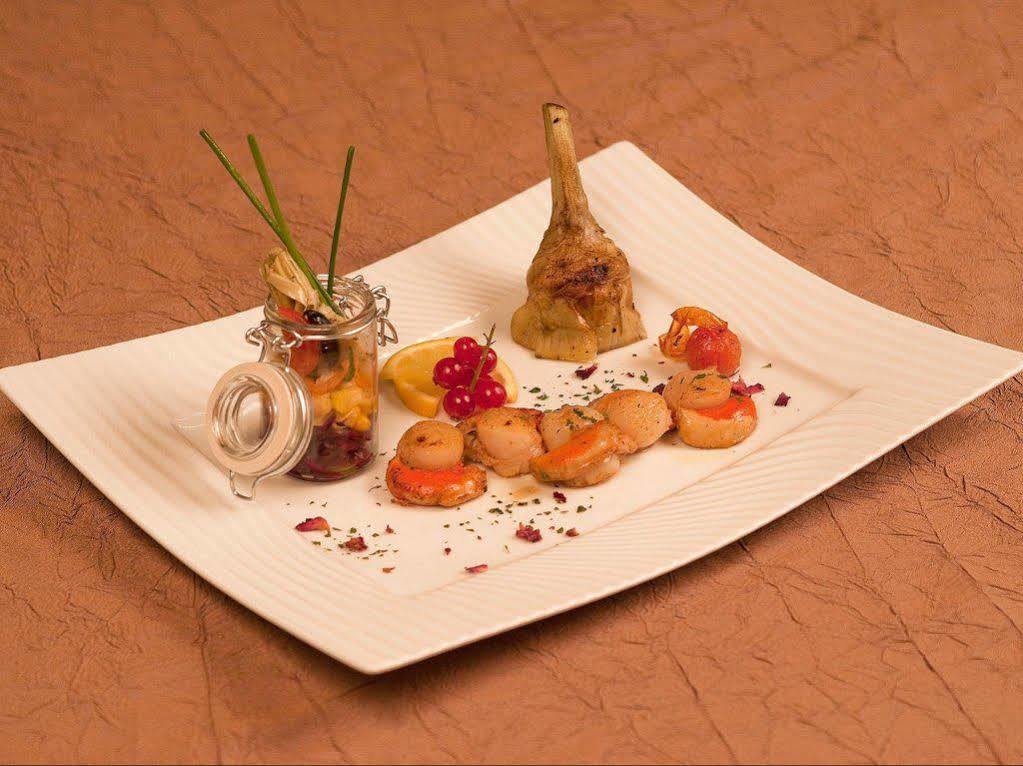 Logis Hotels Restaurant Le Dauphin Сальбри Экстерьер фото