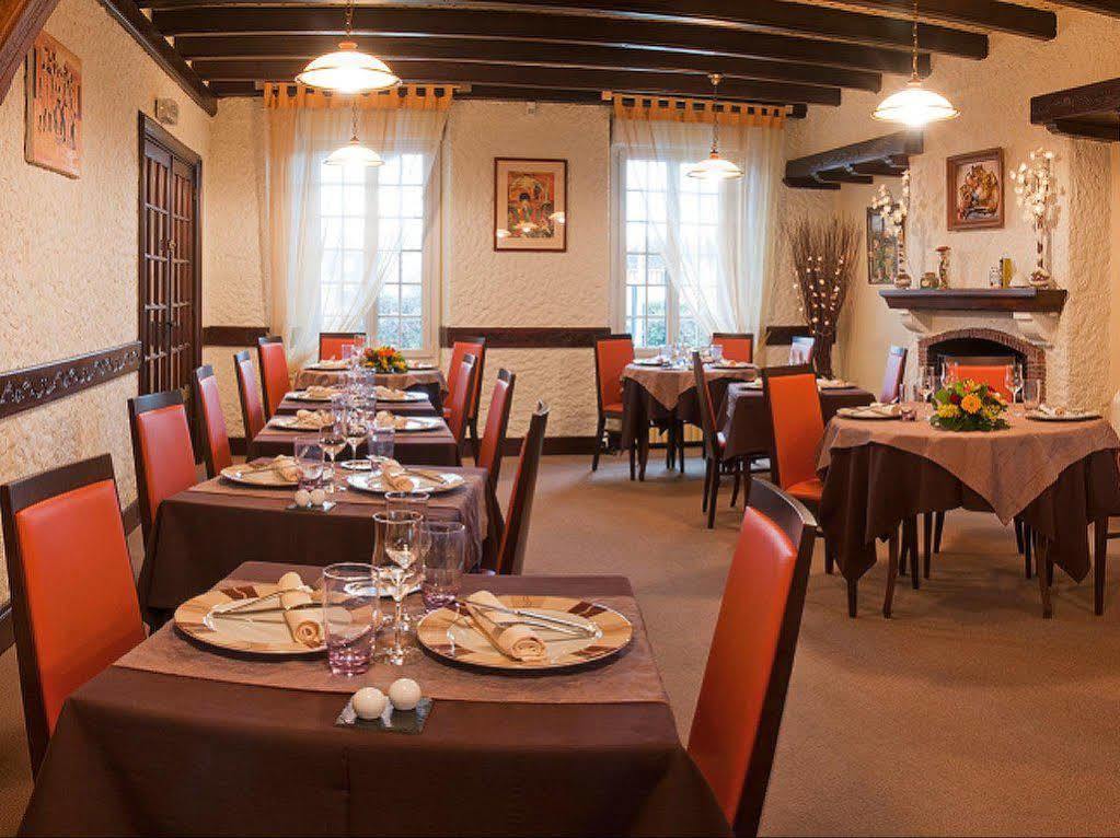 Logis Hotels Restaurant Le Dauphin Сальбри Экстерьер фото